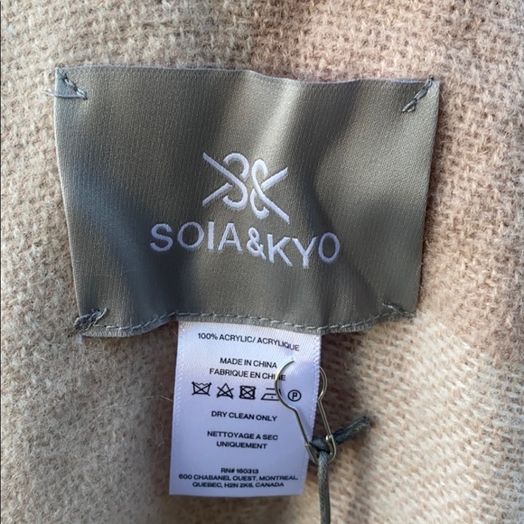 Wrap/Shawl - Picture 5 of 6